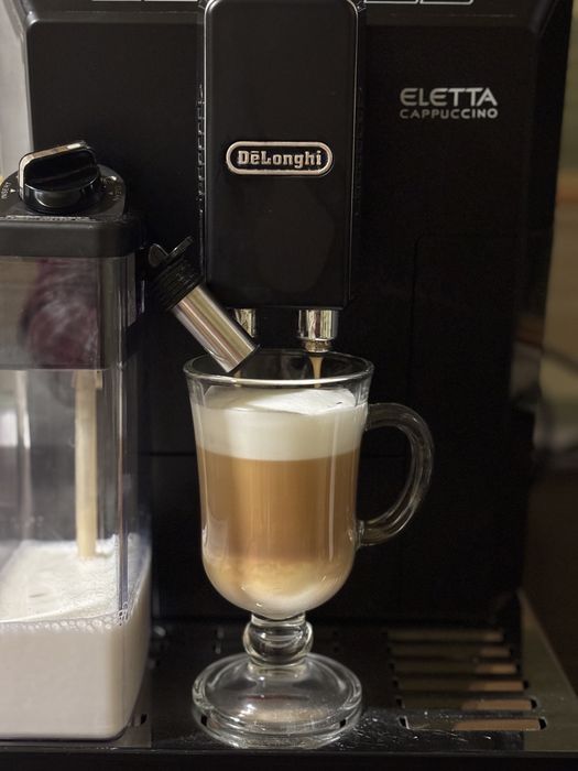 Delonghi Eletta cappuccino кавомашина б/в