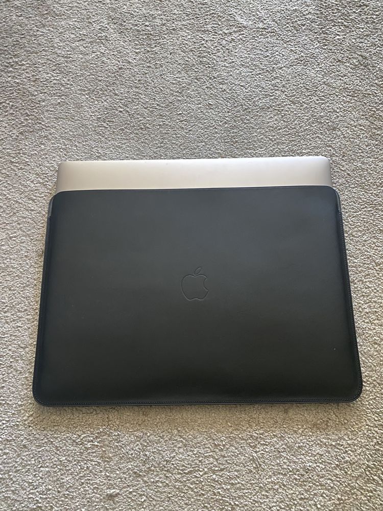 MacBook leather sleeve Apple preto