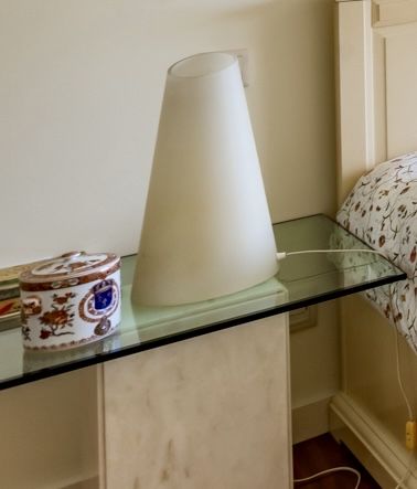 2 Mesas de Quarto com base em mármore