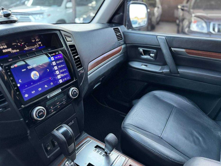 Mitsubishi Pajero Wagon Офіційне авто 2010