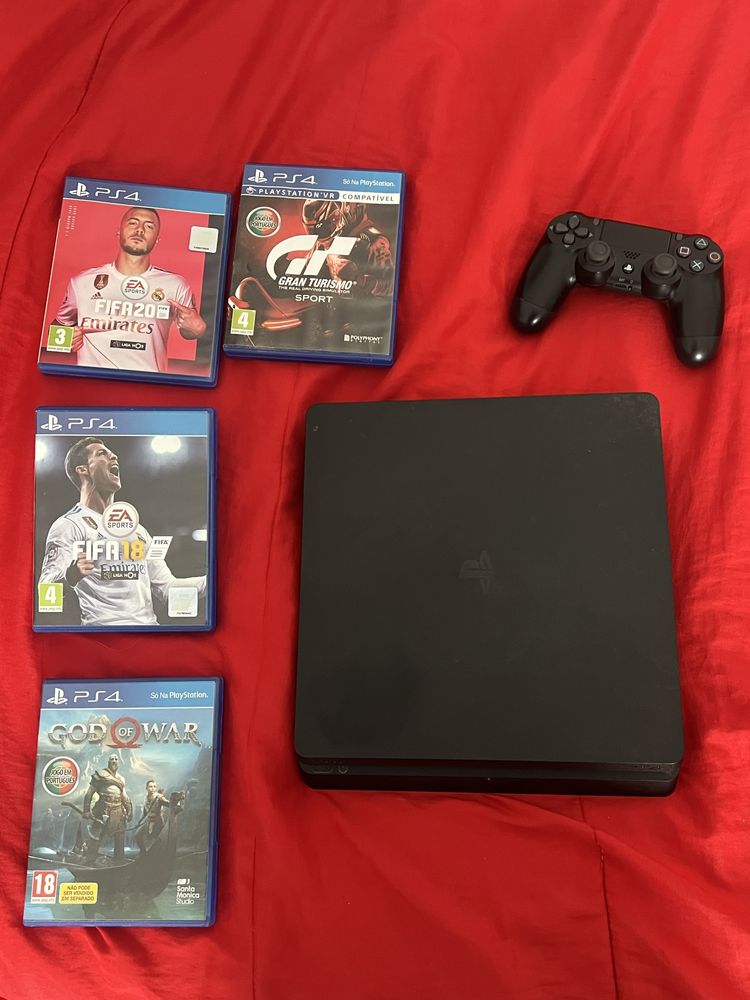 PS4 + 4 jogos como nova