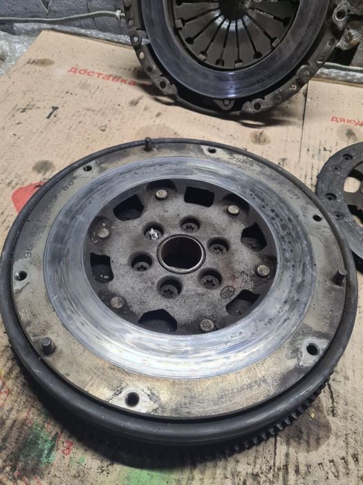 Маховик демпферний зчеплення Ford Fiesta MK6 1.4 TDCI 2S616477BA Форд