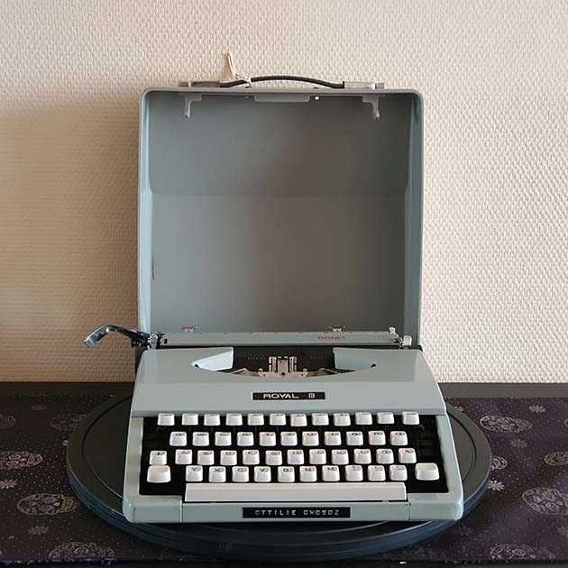 Maszyna do pisania Royal Signet (Silver-Seiko)
