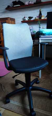 Fotel krzesło obrotowe szkolne do biurka
