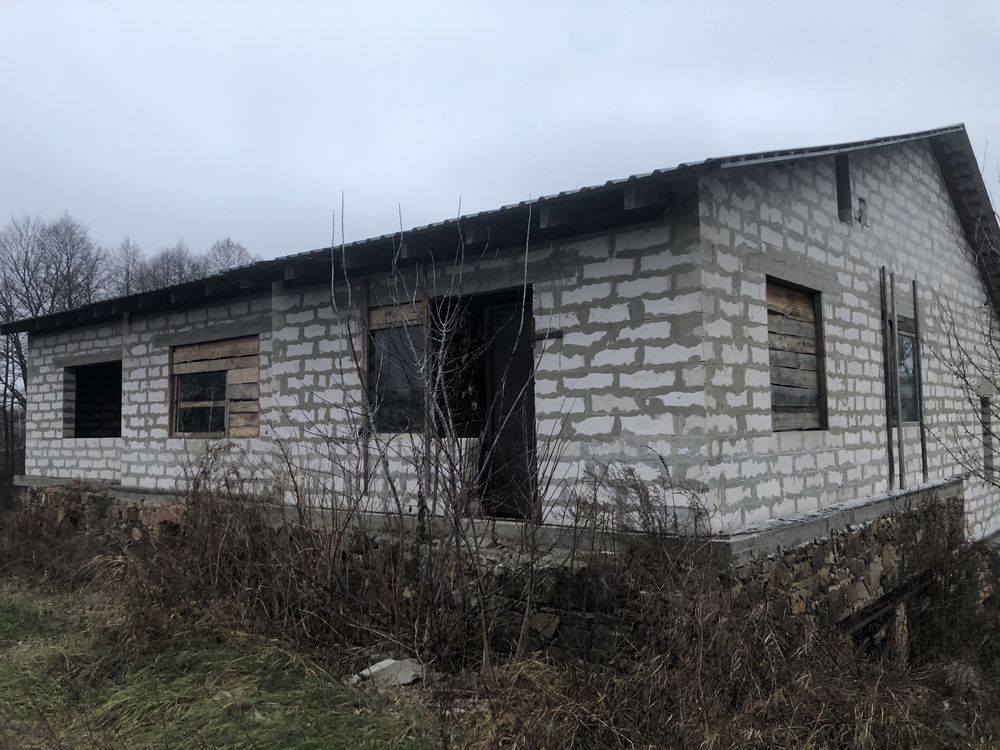 Недострой у реки