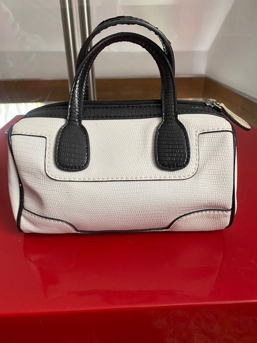 Torebka Guess czarno- biała na lato