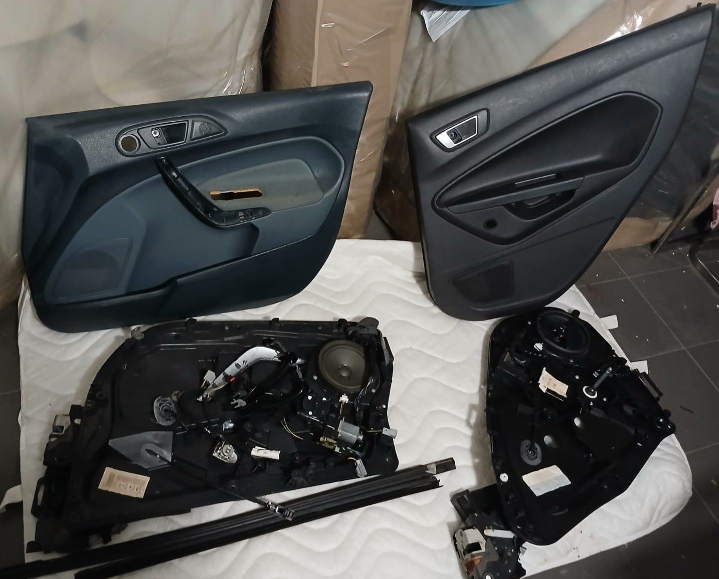 Szyba Ford Fiesta MK 7  2011 r. wersja Titanium
