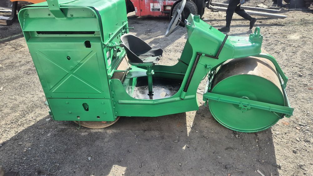 Walec samojezdny wibracja 1.5t Weller