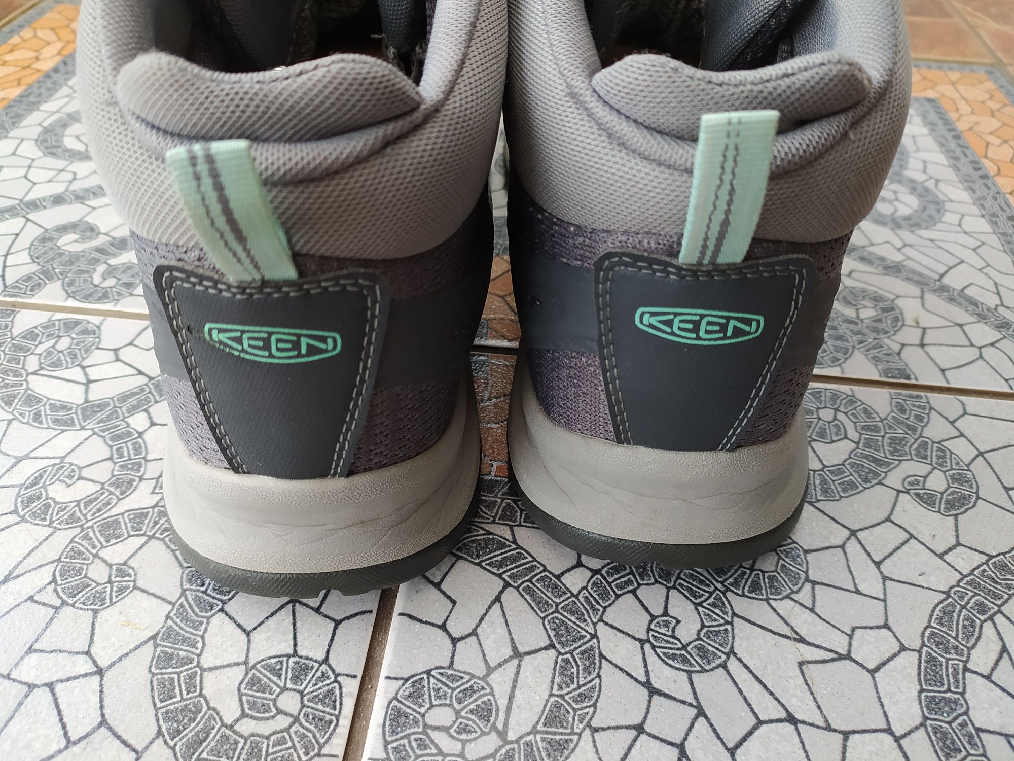 Keen чоловічі трекінгові черевики Gore tex.