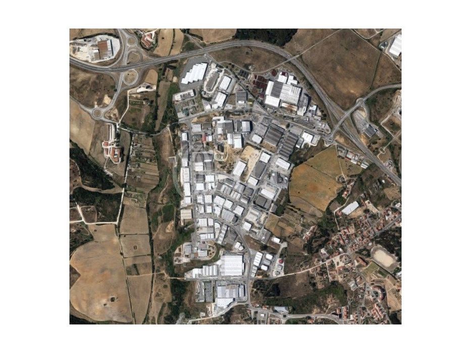 Loja/Armazém, na Quinta do Mocho, em Santarém