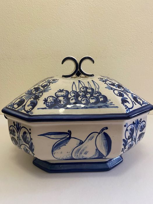 Terrina louça   Viana do Castelo pintada a mão. ALFE cerâmica