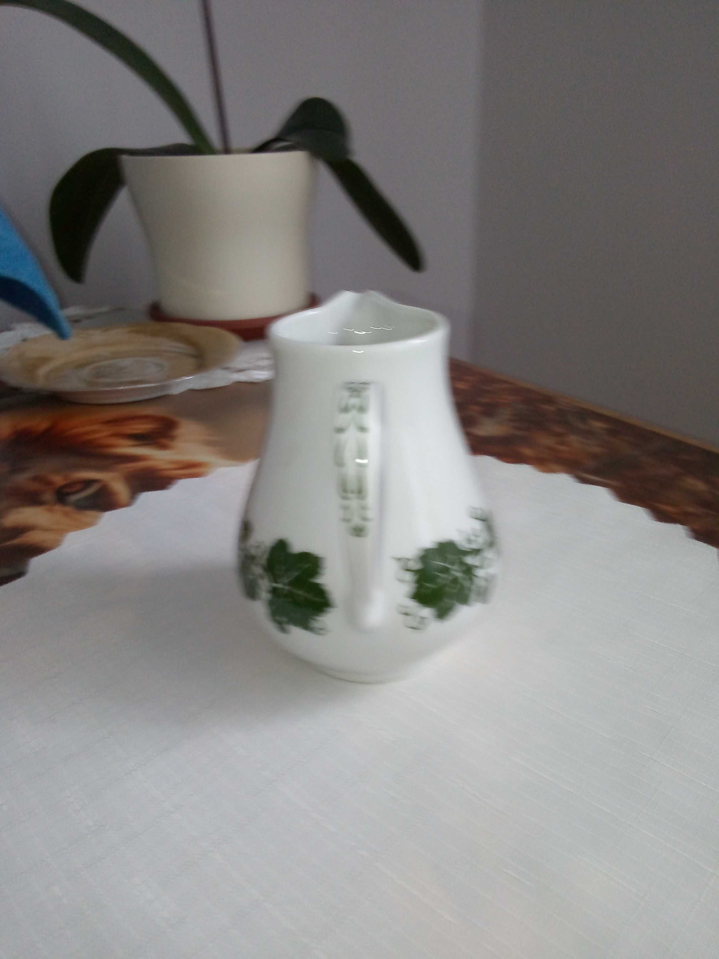 Dzbanuszek Kahla do mleka śmietanki porcelana liście winogron