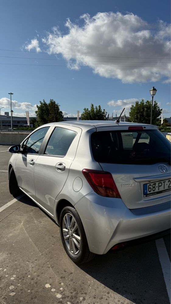 Toyota Yaris 1.0 Gasolina (Poucos Km)