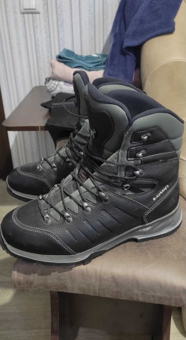Продам ботинки Lova