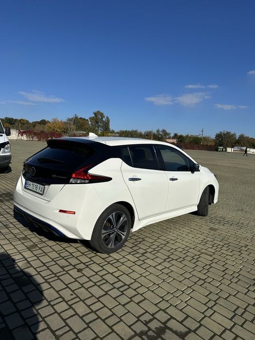 Продам Nissan Leaf 2021