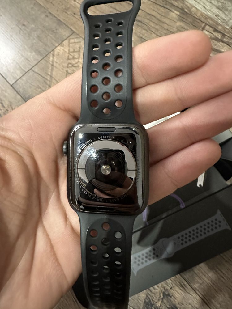 Apple Watch Series 5 44mm Nike Space Grey/ Anthracite