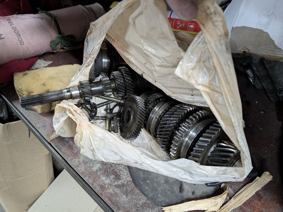 Коробка fabia 1 002 301 107 на запчасти