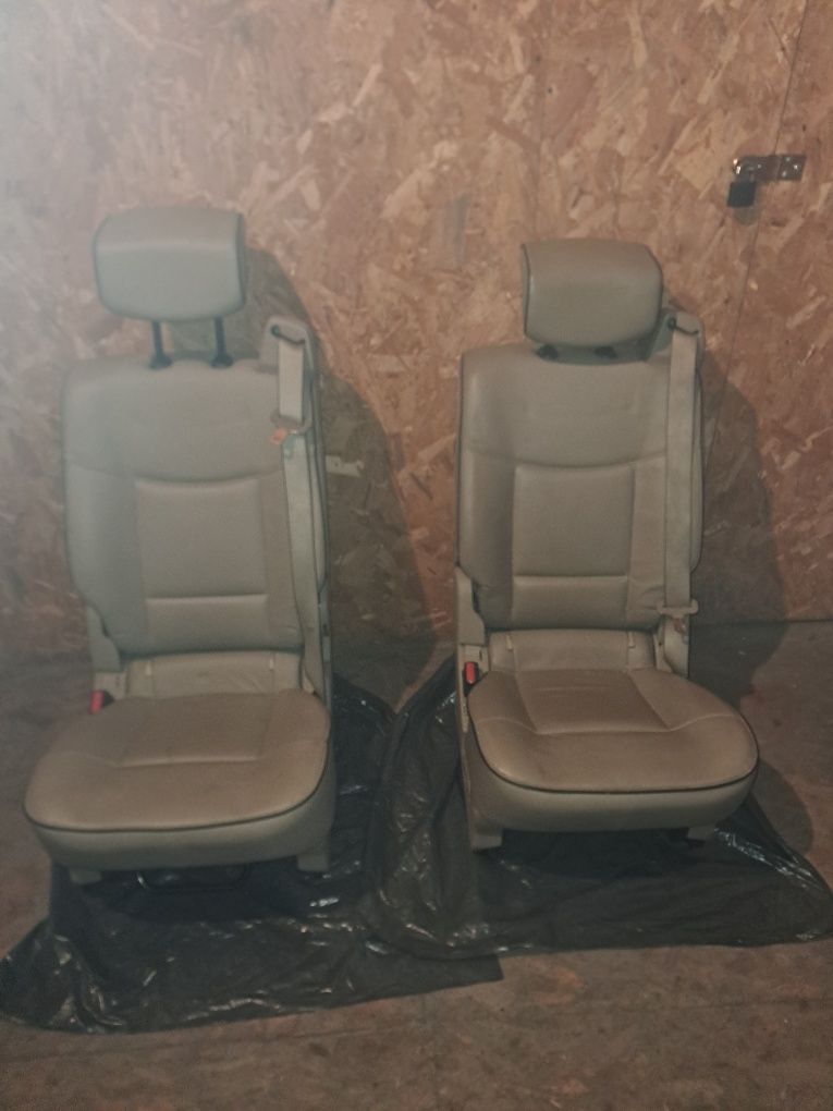 Sprzedam fotelik samochodowy Renault Grandespace 4 2.0 dci 2008