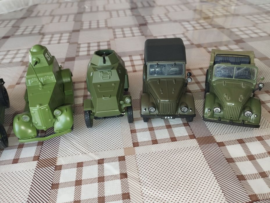 Колекційні машинки у масштабі 1/43
