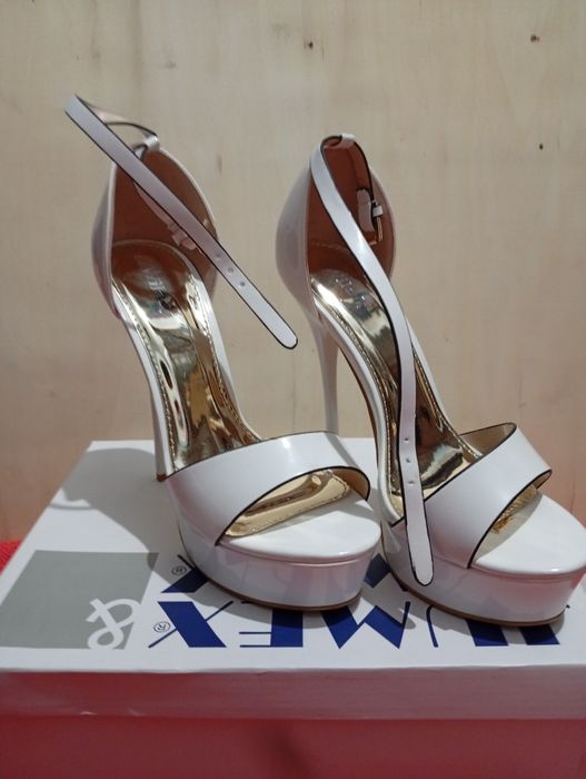 Platformy, sandałki r40