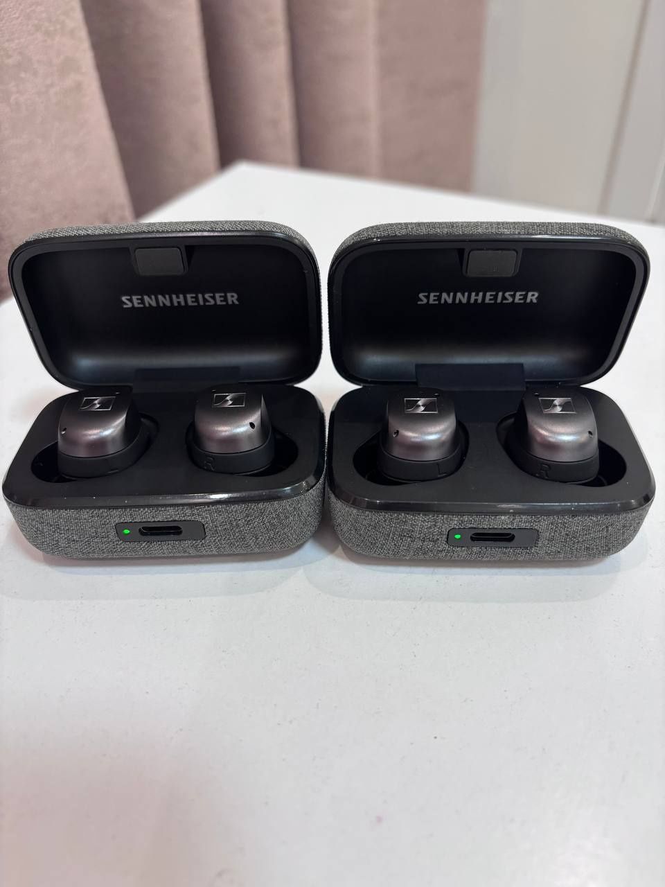 Бездротовіі преміум навушники Sennheiser Momentum True Wireless