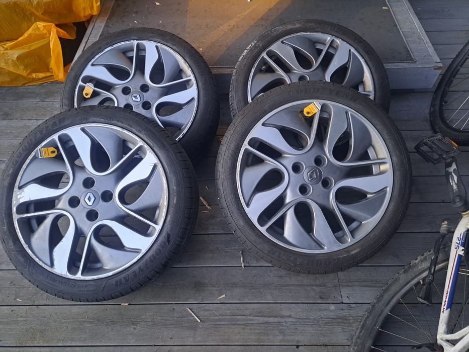 Komplet 4 sztuk  Felg aluminiowych z Nowymi Oponami