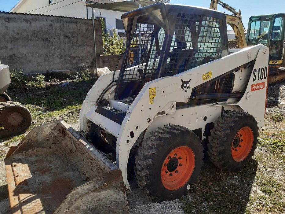 servicos giratoria bobcat e carrinha basculante