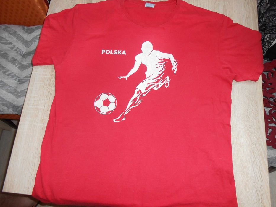 Sprzedam męską koszulkę kibica POLSKA