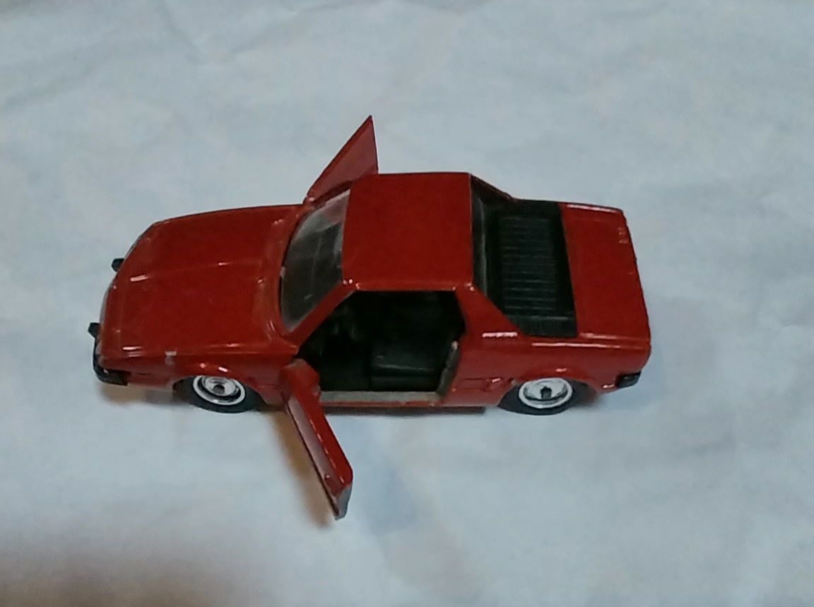 Miniatura da Solido Fiat X19 em escala 1/43