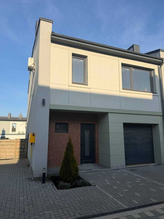 Продам зданий таунхаус в Крихівцях з чорновим ремонтом у закритому ЖК