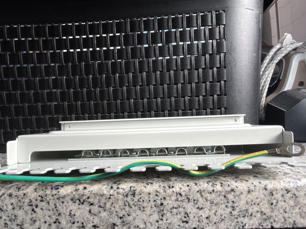 Painel de ligação EQUIP CAT6 FTP 8 portas FTP blindado Cinzento