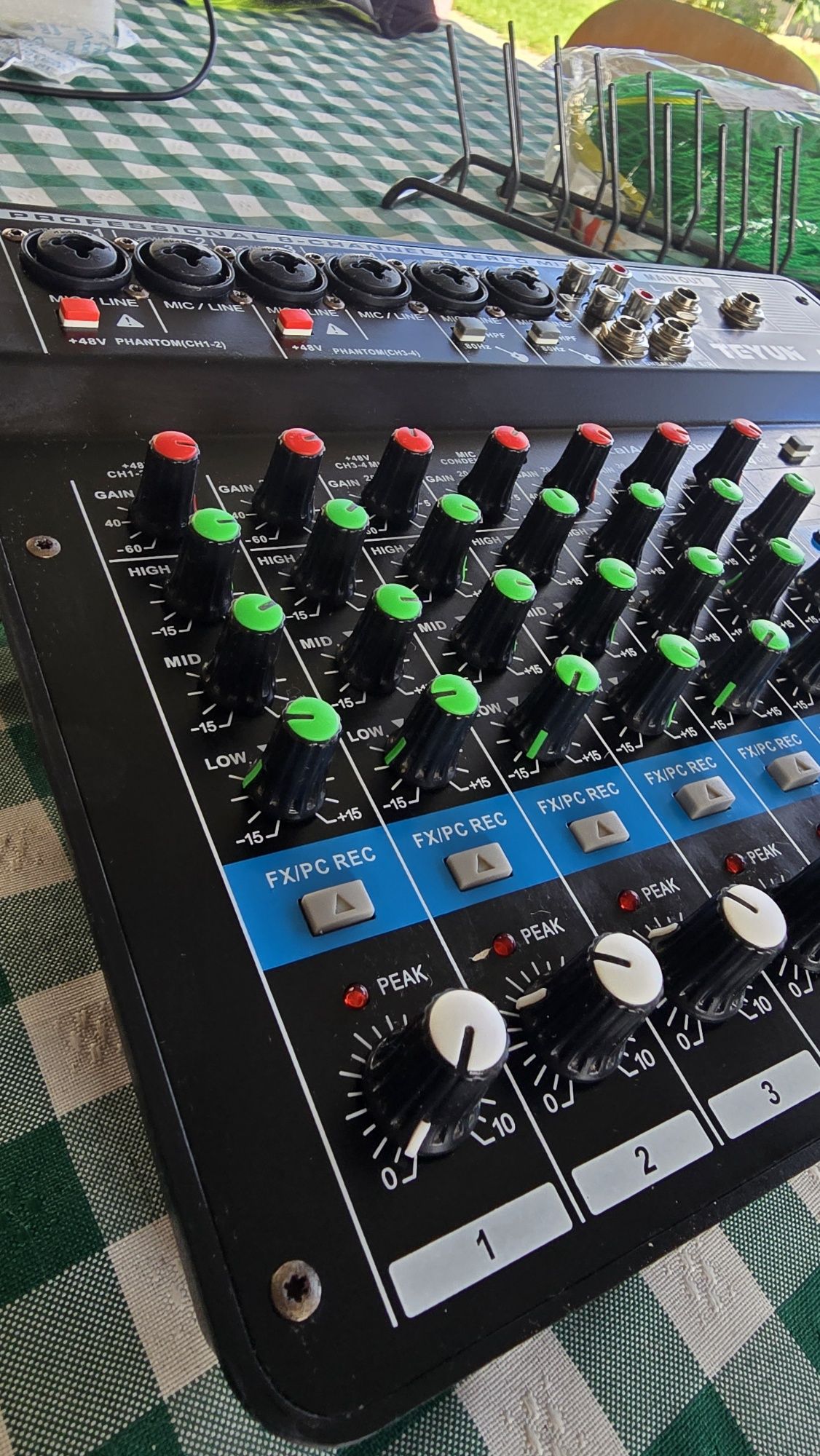 Mesa de som 8 canais com efeitos