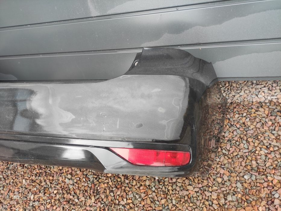 Toyota Avensis FL zderzak tył sedan 12-15