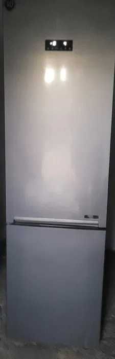 Lodówka Beko  Pełny No Frost 203cm Szuflada z kontrolą wilgotności