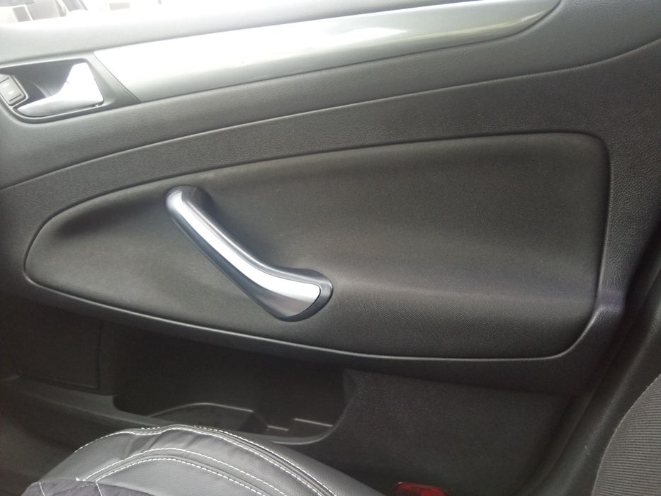 Форд мондео універсал 1.6 дизель 2013 року.