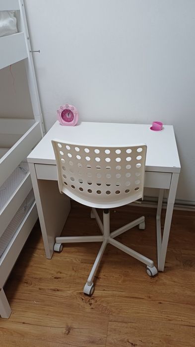 Письменный стол со стулом