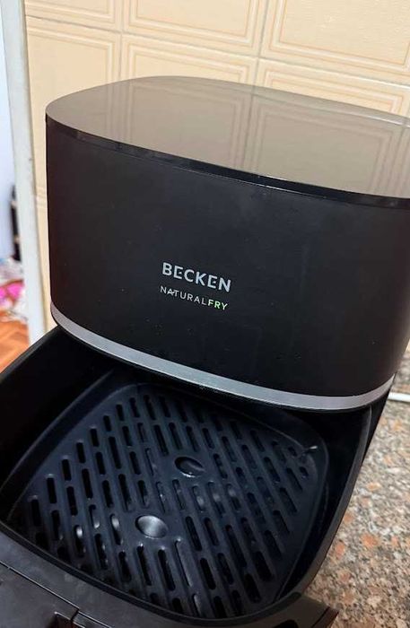Fritadeira sem Óleo BECKEN BAF9331BK Digital 5L