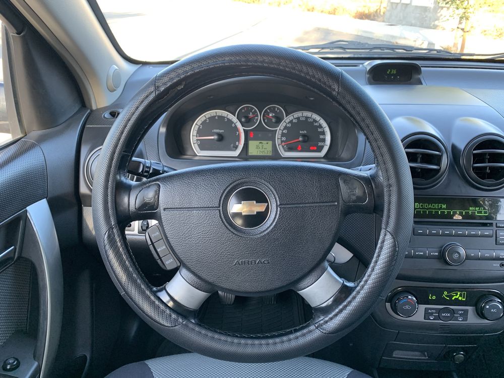 Chevrolet Aveo 1.4 cc 100 cv// AC// Sens Est Trás.// motor corrente