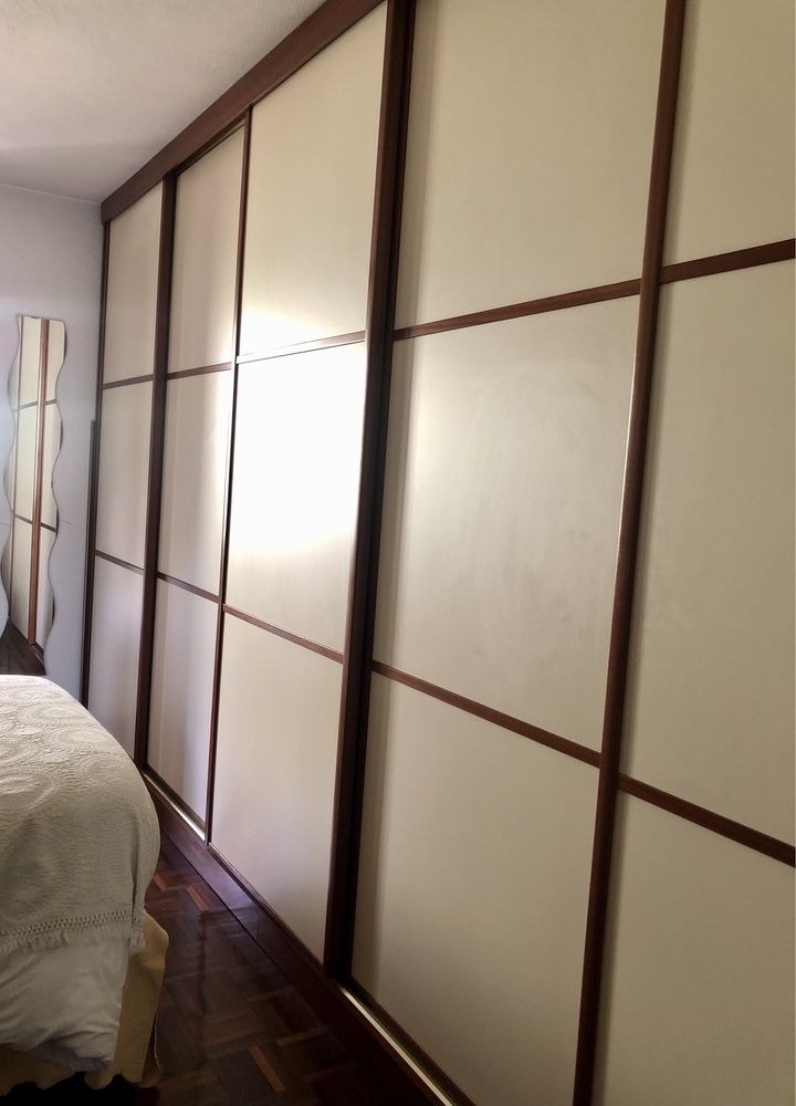 Armário de parede, portas de correr • NEGOCIAVEL