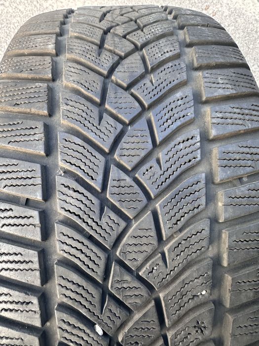 Зимова гума 235/45/r18