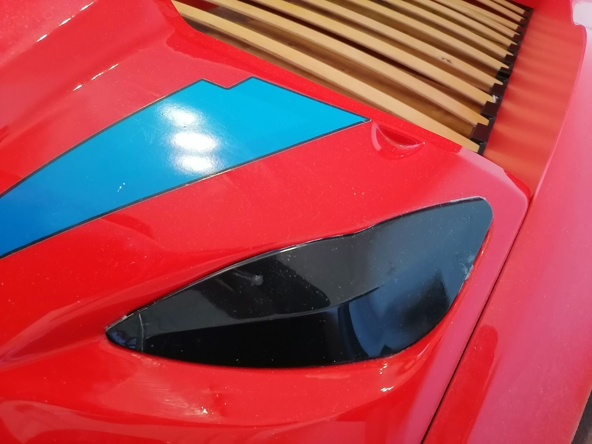 Łóżko auto z materacem