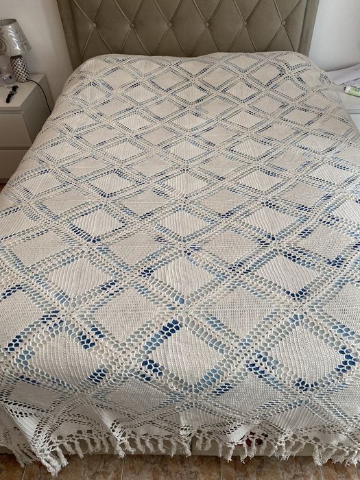 Colcha de renda feita à mão