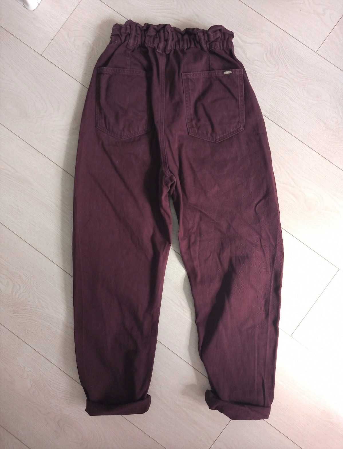 Spodnie wiśniowe jeans Zara