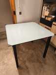 Mesa com tampo de vidro