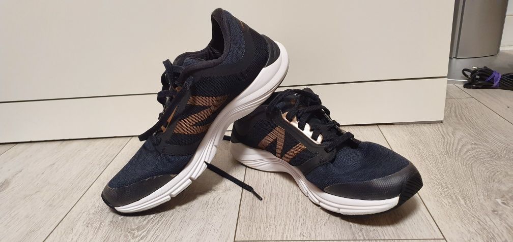 Buty damskie NEW BALANCE  WX715v3 rozmiar 39 wkładka 25cm stan na foto