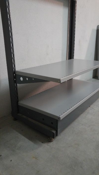 Prateleiras para loja