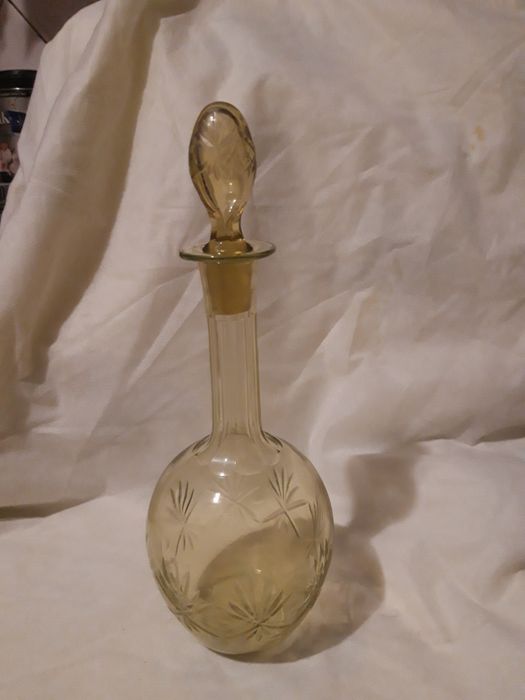 Графин гранёное горлышко 9 граней  узорчатая гравировка  0,5 л СССР