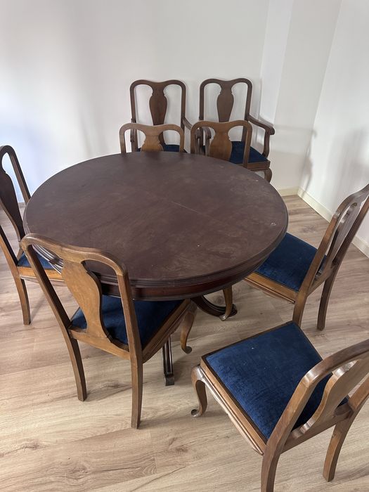 Mesa e 8 cadeiras