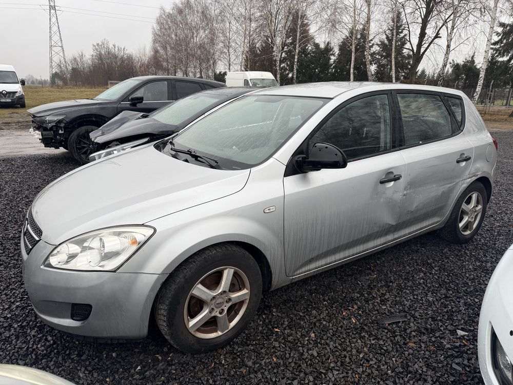 Kia Ceed 1.6 crdi w calosci