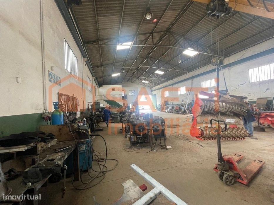 Oficina metalomecânica reparadora de máquinas agrícolas e industria...